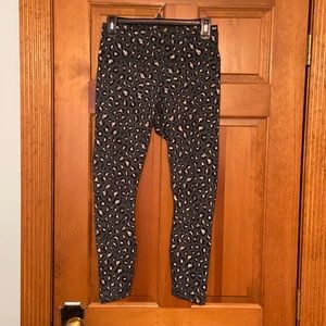 Free shipping! Fabletics Cheetha Powerhold Legging